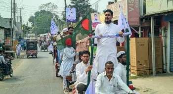 রংপুরে ভ্যানে শোডাউন দিলেন এনসিপি নেতা আকতার