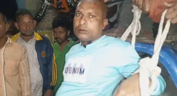 ঠাকুরগাঁওয়ে গভীর রাতে সরকারি চাল চুরির সময় স্বেচ্ছাসেবক দলের আহ্বায়ক আটক