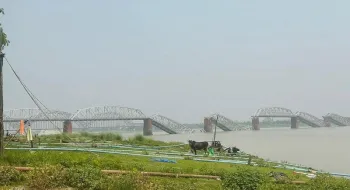 ভূমিকম্পে ধসে পড়ল ইরাবতীর নদীতে নির্মিত ব্রিটিশ আমলের সেতু