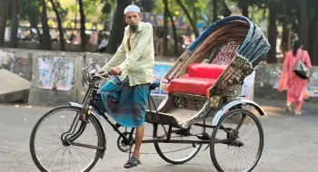 রিকশার প্যাডেলে ঘুরছে তাদের ঈদ