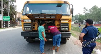 নীলফামারীতে যানবাহণে নিষিদ্ধ হর্ণ ব্যবহারে তিনটি ট্র্যাককে জরিমানা