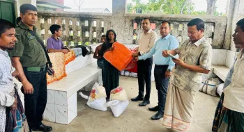 সহায়-সম্বলহীন একটি পরিবারকে বাঁচার স্বপ্ন দেখালেন কুড়িগ্রামের রাজারহাট ইউএনও