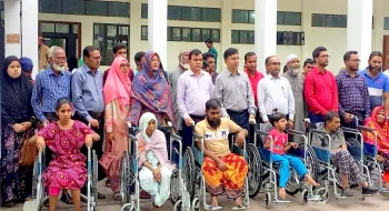 বিশ্ব অটিজম সচেতনতা দিবস নীলফামারীতে হুইল চেয়ার পেল ১০ প্রতিবন্ধী