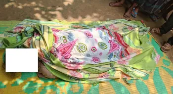 ফুলবাড়ীতে গলায় ফাঁস দেয়া ঝুলন্ত লাশ উদ্ধার করেছে পুলিশ