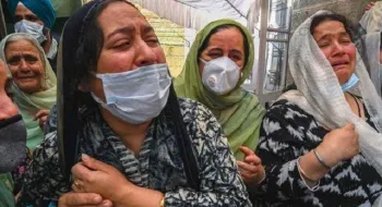 ভারতজুড়ে চলছে মুসলিম বিদ্বেষ, হুমকিতে কাশ্মীরের মুসলমানদের জীবন