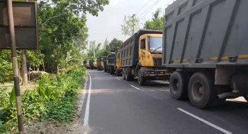 লালমনিরহাটে ৩২ ঘন্টা পর রেলপথ-মহাসড়ক অবরোধ স্থগিত