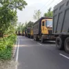 লালমনিরহাটে ৩২ ঘন্টা পর রেলপথ-মহাসড়ক অবরোধ স্থগিত