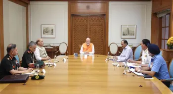 কাশ্মীর হামলার জবাবে সেনা অভিযানে মোদির ‘সবুজ সংকেত’