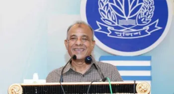 পুলিশকে ‘অপ্রয়োজনে’ লাঠিচার্জ না করার নির্দেশ স্বরাষ্ট্র উপদেষ্টার