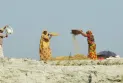 ‘ব্যাটাদের লগে তাল মিলি কাম করি, তারা পায় ৫০০ আর হামার বেলায় ২০০’