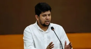 সরকারে ২ উপদেষ্টা কোণঠাসা, আরও ছাত্র প্রতিনিধি চান মাহফুজ