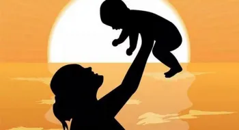 "মা—একটি হাত, যে কখনো ছেড়ে যায় না"