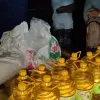 গভীর রাতে টিসিবির পণ্য বাড়ীতে নেওয়ার চেষ্টা, আটকে দিয়েছে স্থানীয়রা