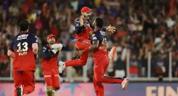 আঠারোয় স্বপ্নপূরণ কোহলির, প্রীতির পাঞ্জাবকে কাঁদিয়ে বেঙ্গালুরুর শিরোপা