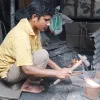 কোরবানির ঈদকে সামনে রেখে টুংটাং শব্দে মুখরিত রংপুরের কামারপাড়া