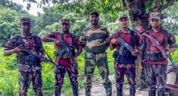 ‘তুই কি হিরো, আজকে দেখ তোর কী অবস্থা করি’