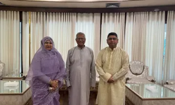 প্রধান উপদেষ্টার সঙ্গে সেনাপ্রধানের সস্ত্রীক সাক্ষাৎ
