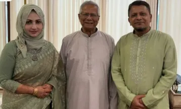 প্রধান উপদেষ্টার সঙ্গে সস্ত্রীক নৌবাহিনী প্রধানের সাক্ষাৎ