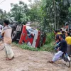 লালমনিরহাটে যাত্রীবাহী কোচ খাদে পড়ে ৫৫ যাত্রী আহত