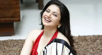 ভাগ্যশ্রীকে প্রেম নিবেদন হিমালয়ের