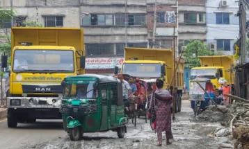 কোরবানির পশুর বর্জ্য: ১২ ঘন্টারও কম সময়  আট ঘণ্টায় ‘সাফ’ : উপদেষ্টা আসিফ মাহমুদ