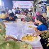 চেয়ার টেবিলে বসে বৃদ্ধা মা,বাবা-স্ত্রী সন্তান সহ পেটভরে তেহেরি খেল দুস্থরা,নীলফামারীতে পান্নু ও সালমা খান ফাউন্ডেশনের ঈদ ভোজ