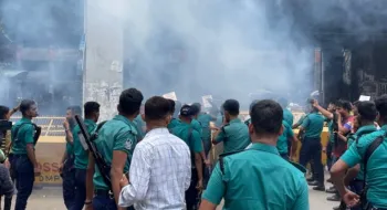 জাতীয় প্রেস ক্লাবের সামনে হঠাৎ উত্তাপ, সাউন্ড গ্রেনেড নিক্ষেপ