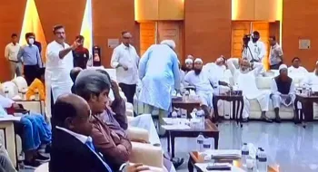 জামায়াতকে বেশি কথা বলতে দেওয়ায় ‘উত্তেজনা’, বৈঠক ছাড়ে ৩ দল