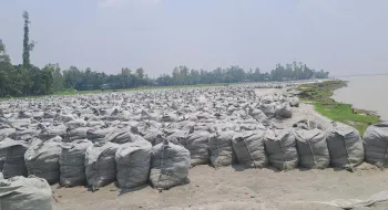 কুড়িগ্রামে কচ্ছপ গ‌তি‌তে চল‌ছে পাউবোর ডা‌ম্পিং, ভি‌টেমা‌টি হারা‌চ্ছেন মানুষ