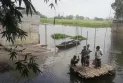 কুড়িগ্রামের ফুলবাড়ীতে ৪বছরেও শেষ হয়নি সেতু নির্মানের কাজ বেড়েছে জন দূর্ভোগ