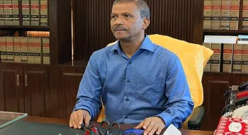 সরকারে এসে অবরুদ্ধ বোধ করছি: আসিফ নজরুল