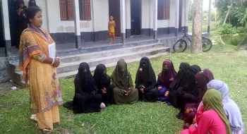 স্যানিটারী ন্যাপকিন কি তা জানেন না রাজারহাটের চরের নারী ও কিশোরীরা