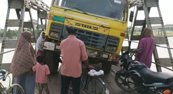 কুড়িগ্রামে সোননহাট সেতুর পাটাতন ভেঙে যানচলাচল বন্ধ,  ভোগান্তিতে স্থানীয়রা