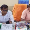 অধ্যক্ষ পদ নিয়ে দ্বন্দ্ব, চেয়ার নিয়ে দুই শিক্ষকের টানাটানি