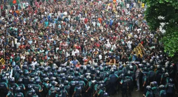 ‘বাংলা ব্লকেডে’ স্তব্ধ রাজপথ রাজত্ব ছিল শিক্ষার্থীদের