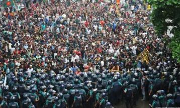 ‘বাংলা ব্লকেডে’ স্তব্ধ রাজপথ রাজত্ব ছিল শিক্ষার্থীদের