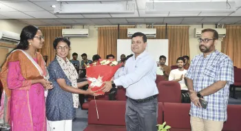 বেরোবি ক্যাম্পাস রেডিও স্বেচ্ছাসেবক শিক্ষার্থীদের সঙ্গে উপাচার্যের শুভেচ্ছা বিনিময় ও পরিচিতি পর্ব