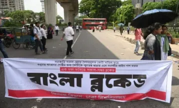 সারা দেশের সঙ্গে কার্যত বিচ্ছিন্ন হয়ে পড়ে রাজধানী ঢাকা