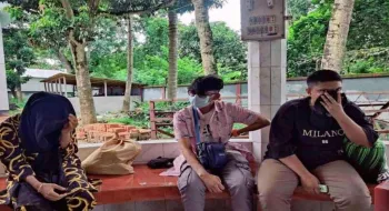 তরুণীর প্রেমের টানে ঘর ছাড়লেন চার সন্তানের জননী, অতঃপর..