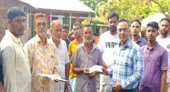 নীলফামারীতে অগ্নিকান্ডে ক্ষতিগ্রস্ত পরিবারে আর্থিক সহায়তা