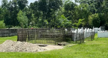 নীলফামারীতে প্রস্তুত নিহত শিক্ষক মাহরিন চৌধুরীর কবর