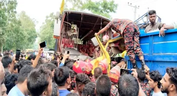 সৈয়দপুর-দিনাজপুর মহাসড়কে বাস ট্রাক সংঘর্ষ, আহত ১৯