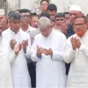 বিমান দুর্ঘটনায় নিহত শিক্ষার্থীদের কবর জিয়ারত করলেন মির্জা ফখরুল