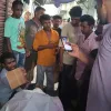৩ হাজার টাকার জন্য মারধর, মরদেহ নিয়ে দোকানের সামনে অবস্থান পরিবারের