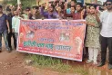 রসিককে লাল কার্ড, সড়কে ধানের চারা রোপণ করে প্রতিবাদ