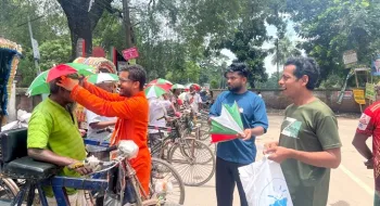 রোদের তীব্রতা থেকে রক্ষা পেতে রিক্সাচালকদের মাঝে ক্যাপ ছাতা বিতরণ করেন ‘আমাদের প্রিয় সৈয়দপুর’ সংগঠন