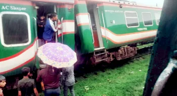 লালমনিরহাটে দুই ট্রেনের মুখোমুখি সংঘর্ষ
