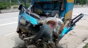 রংপুরে কাভার্ড ভ্যানের নিয়ন্ত্রণ হারিয়ে ২ জন নিহত