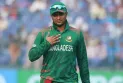 সাকিবের উপহারে মুগ্ধ সিরাজ