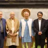 প্রধানমন্ত্রী হলে থাকা যাবে না দলীয় প্রধানের পদে